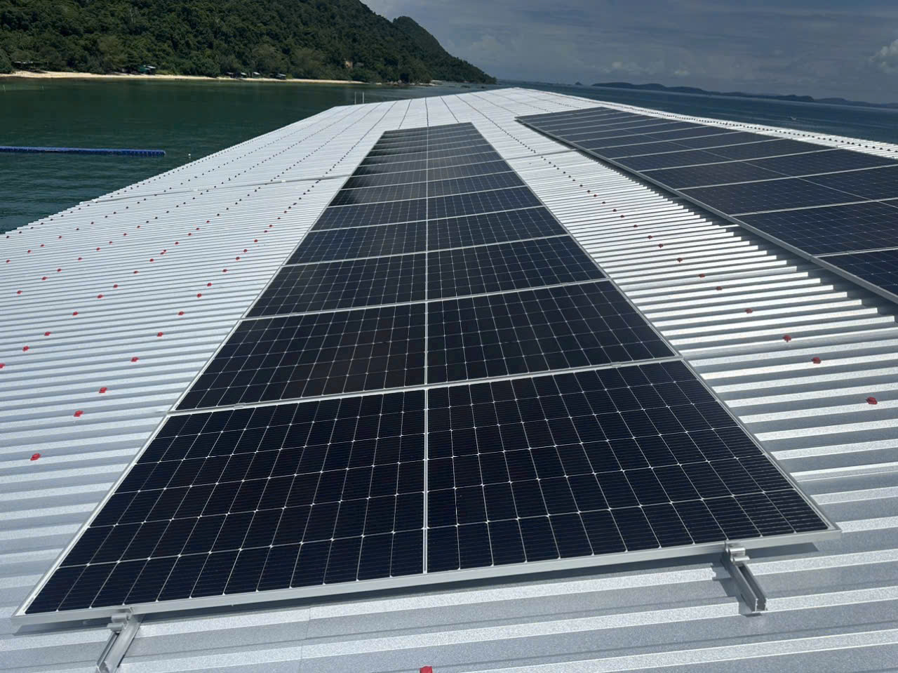 Hệ thống Năng Lượng Mặt Trời Hybrid 16kW + Lưu trữ 20.38 kW cho nhà bè Ngọc Trai Ngọc Hiền tại Tp đảo Phú Quốc, Kiên Giang.