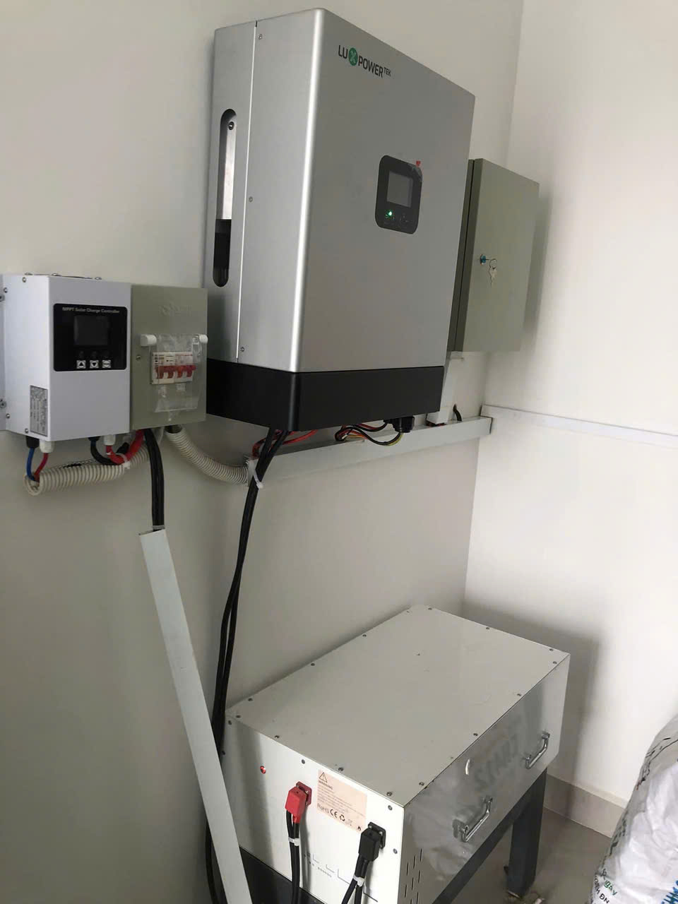 Vietmed solar- Hệ thống nlmt 13kw lưu trữ 14,3kw cho anh Thuận ở Bình Chánh