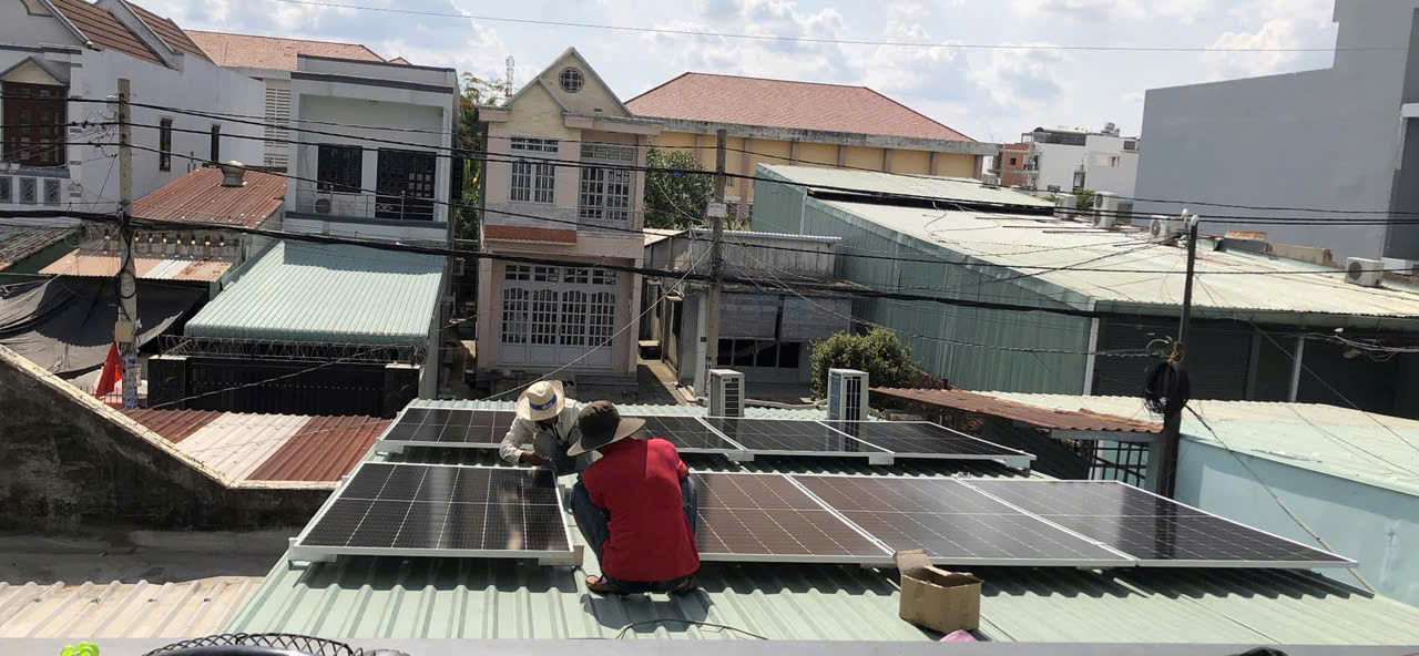 Hệ thống năng lượng mặt trời hybrid 5kw lưu trữ 5kw cho anh Thức ,Bình Chánh , HCM
