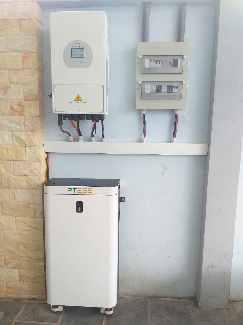 Hệ thống nlmt 12 kw lưu trữ cho anh khách ở Long Thành , Đông Nai