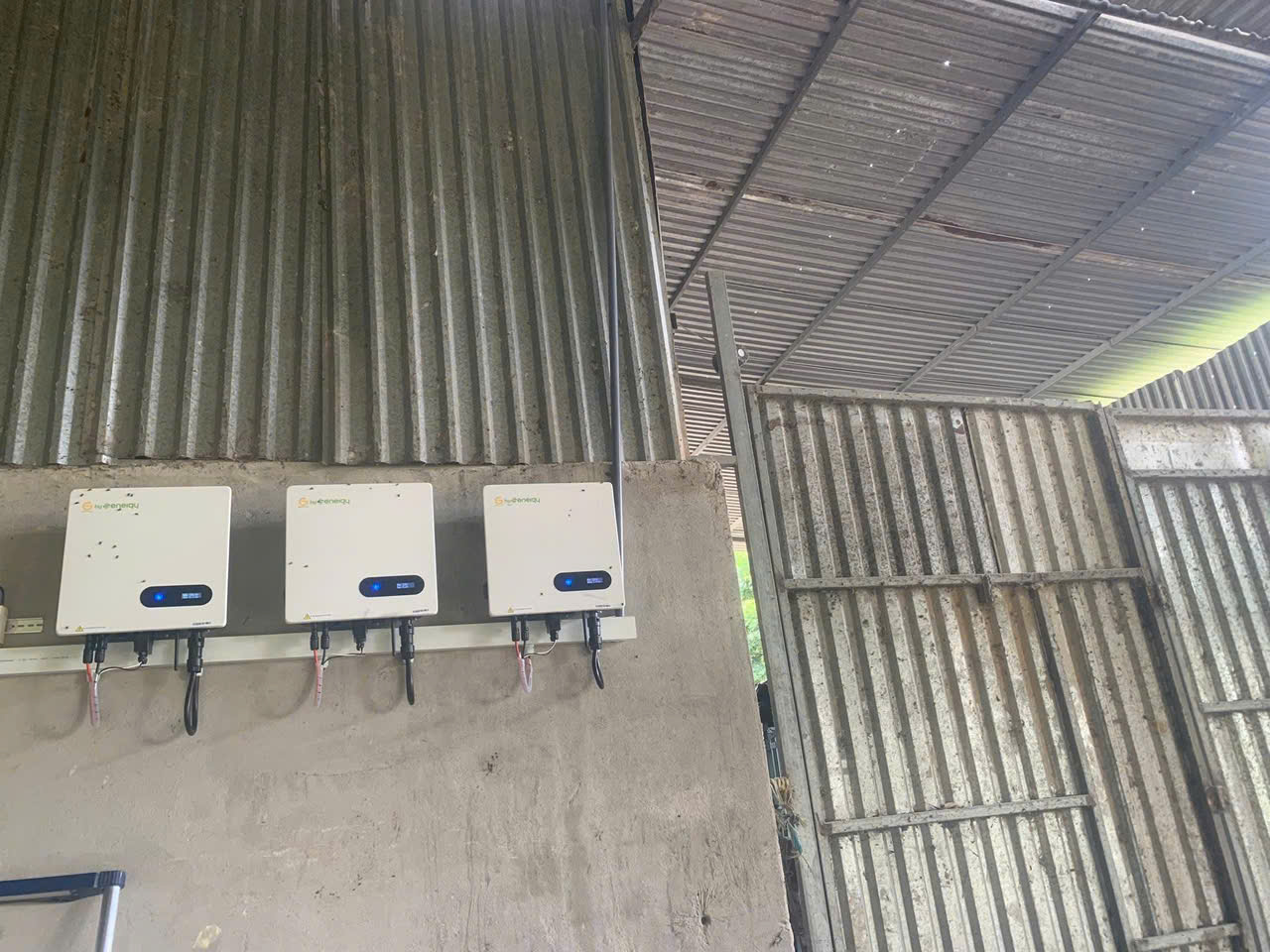 Hệ thống hòa lưới 15kw bám tải ở Thị trấn Eakar Huyện Eakar  , Đăk lăk – Vietmed solar