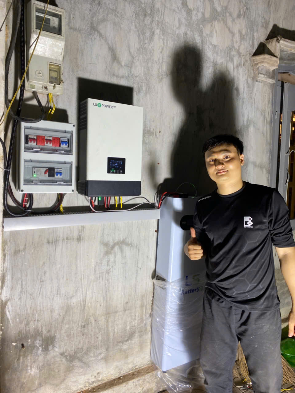Hệ Thống nlmt 5kw lưu trữ 7,5kw của chú Thoa , Long Thành , ĐỒNG NAI