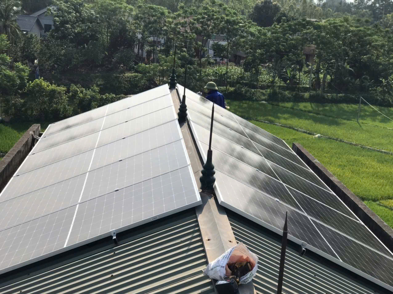 Bàn giao hệ thống 6kw lưu 10kw cho anh chủ bán tạp hóa ở Gò Vấp